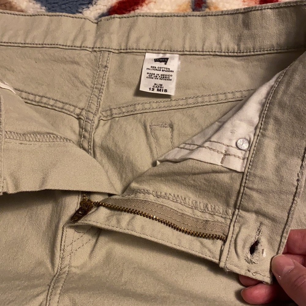 Levi’s Capri’s - Picture 5 of 15
